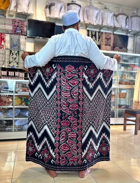 Kois Batik - Sarung Batik Modern Pria Dewasa Goyor Free peci rajut motif abunakib